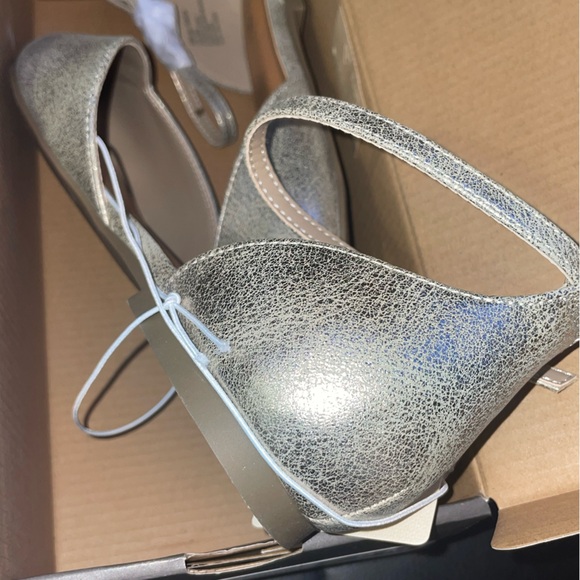 a.n.a Metallic Silver Pointed Toe Heels - Picture 3 of 5